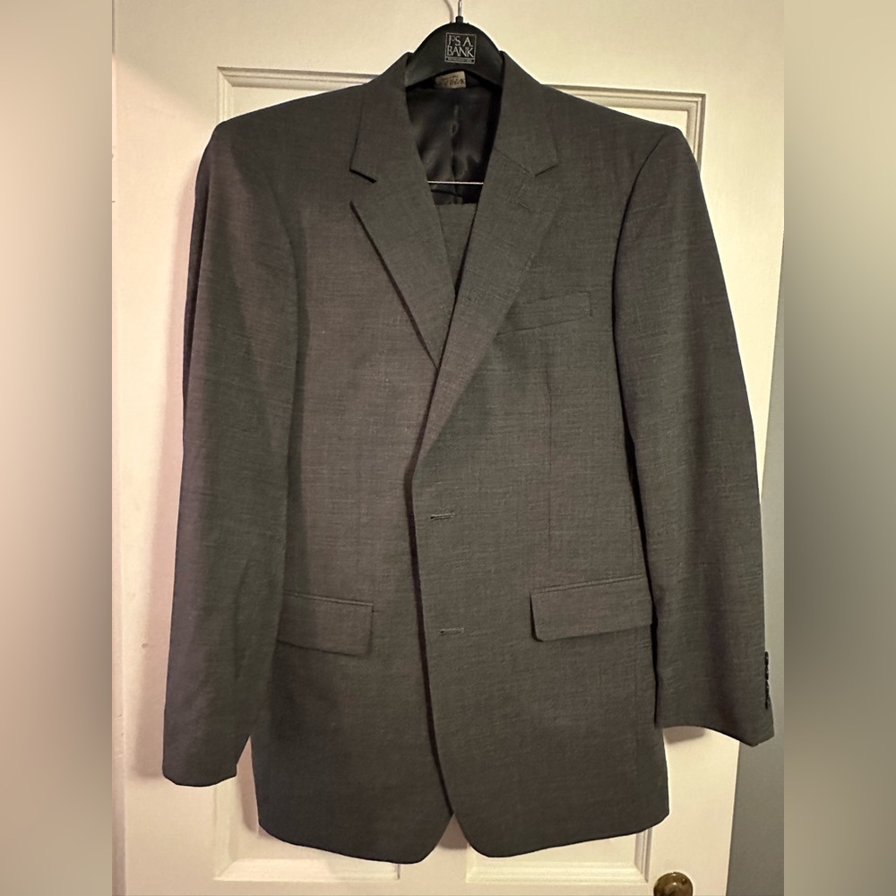 SUIT
